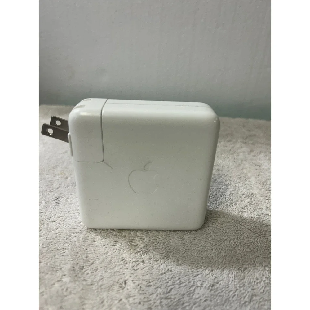 Apple 87W USB-C Power Adapter MacBook Pro Charger Model A1719 White